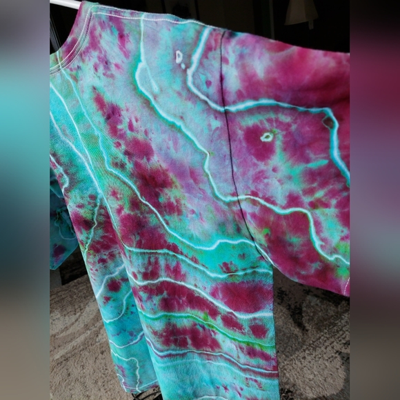 Tie Dye Geode Tshirt | Large - Picture 6 of 6